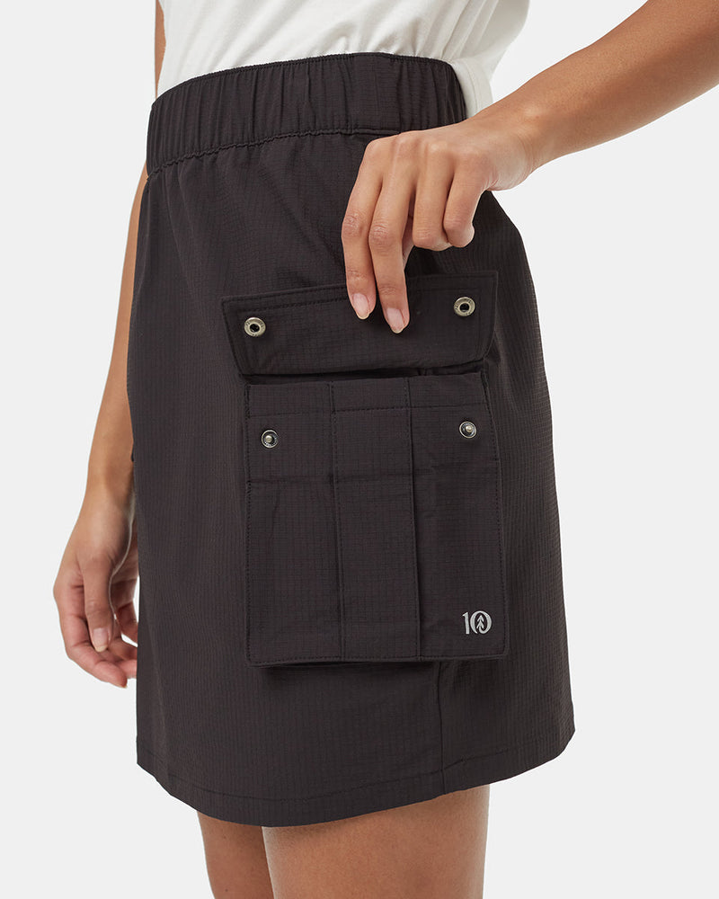 Black-High-Rise-Mini-Cargo-Pull-On-Skirt