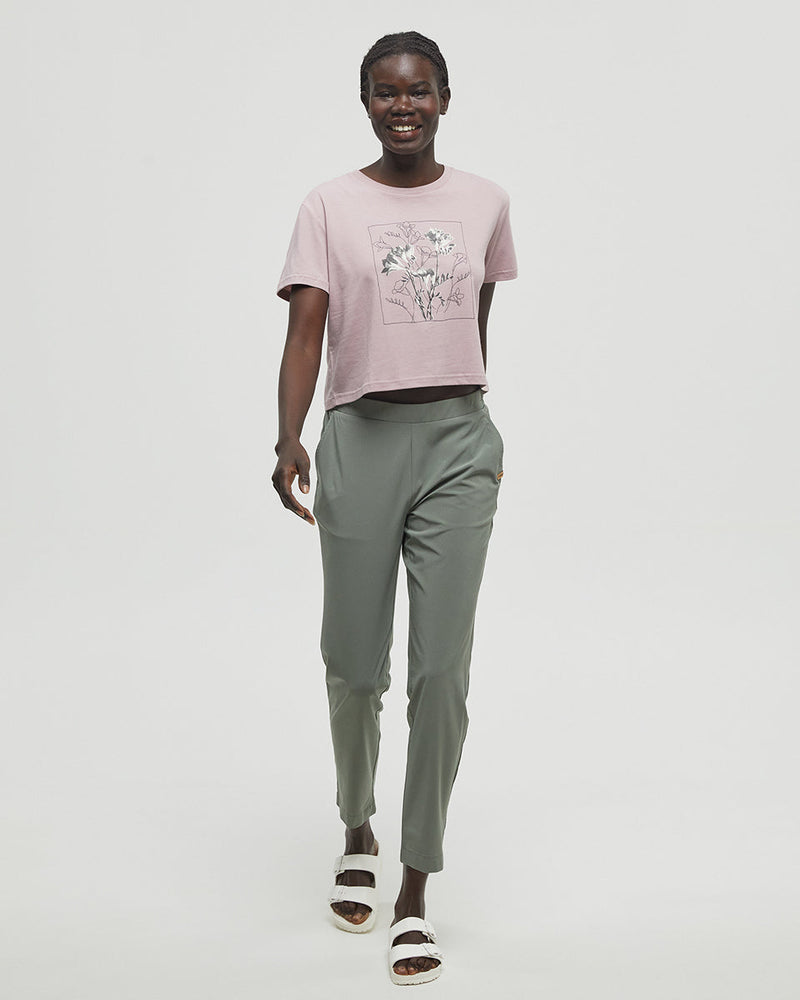 Pink-Crew-Neck-Graphic-Cropped-Shortsleeve-T-Shirt